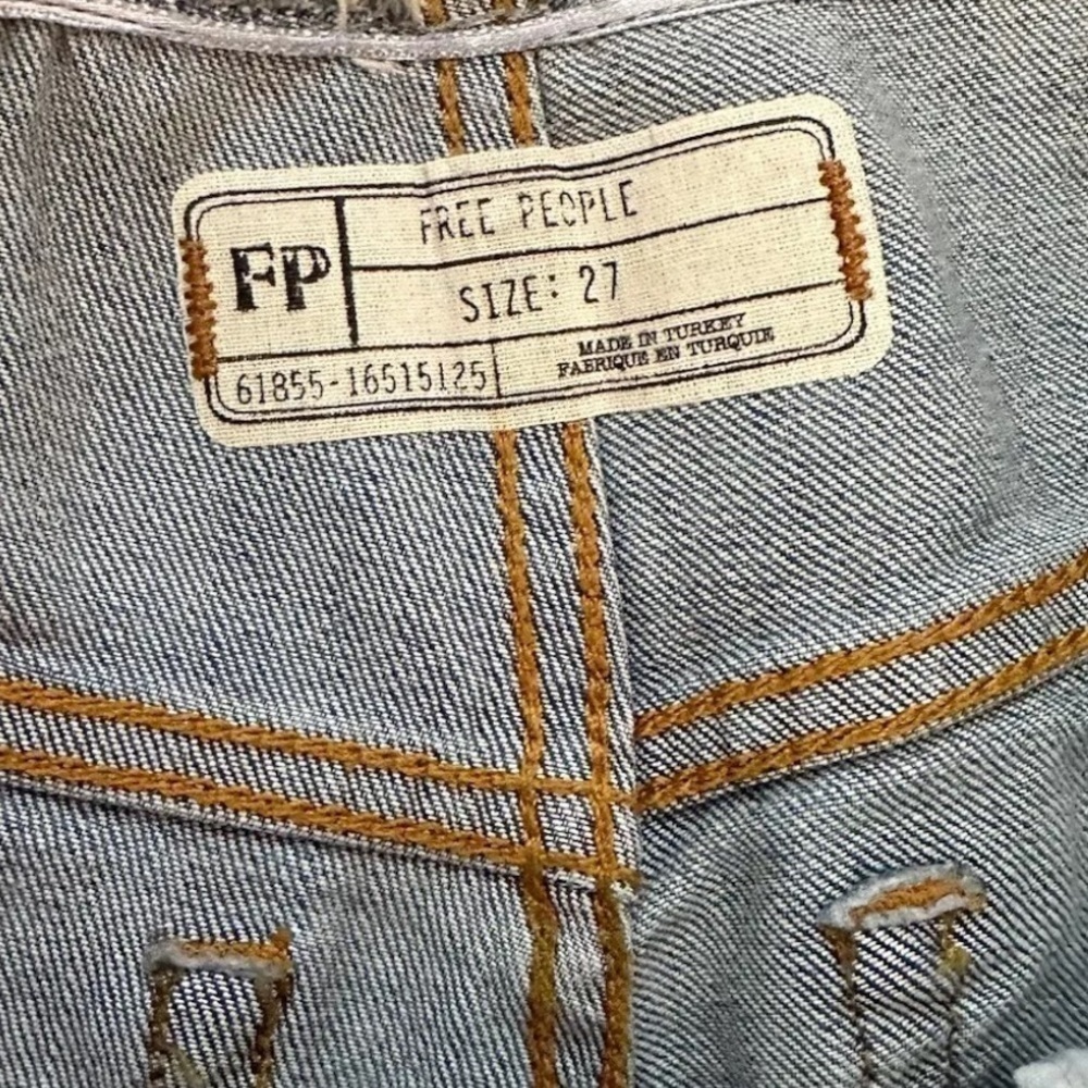 Free People Jeans Raw Waistband Bleach Spot Mid Rise Crop Bootcut Size 27 - Picture 11 of 11